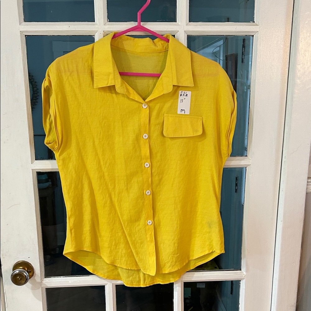 521. Yellow Button-Up Short Sleeve Shirt